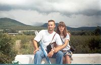 С женой Мариной, недалеко от Новороссийска (в дни природных катаклизмов летом 2002)
